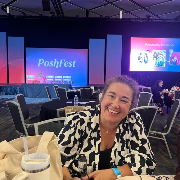 Meet your Posher, Susan - Picture 2 of 5